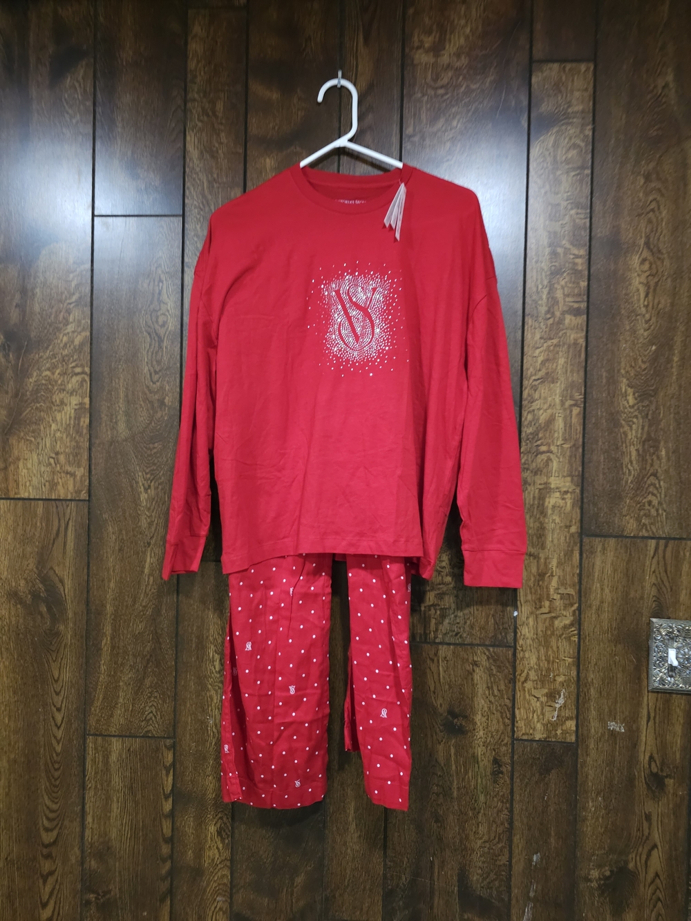 NWT Victoria's Secret 2 Piece Pajama Set Womens Medium Christmas Red Long Sleeve